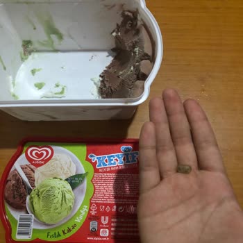 Algida'nın İçerisinden Plastik Çıktı!