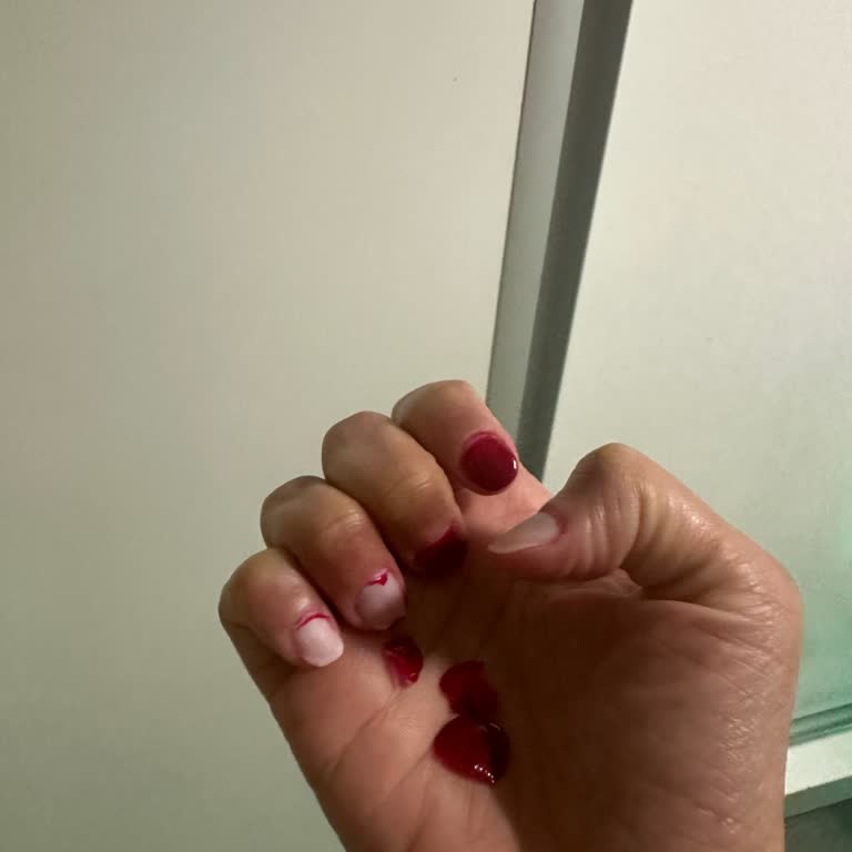 Coşkun Kurban Hair Center Manikür Kalıcı Oje