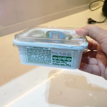 Sütaş Peynir Sararmış Ayran Küflenmiş