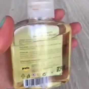 Gratis Kolonyanın Koku Ve Renk Değiştirmesi
