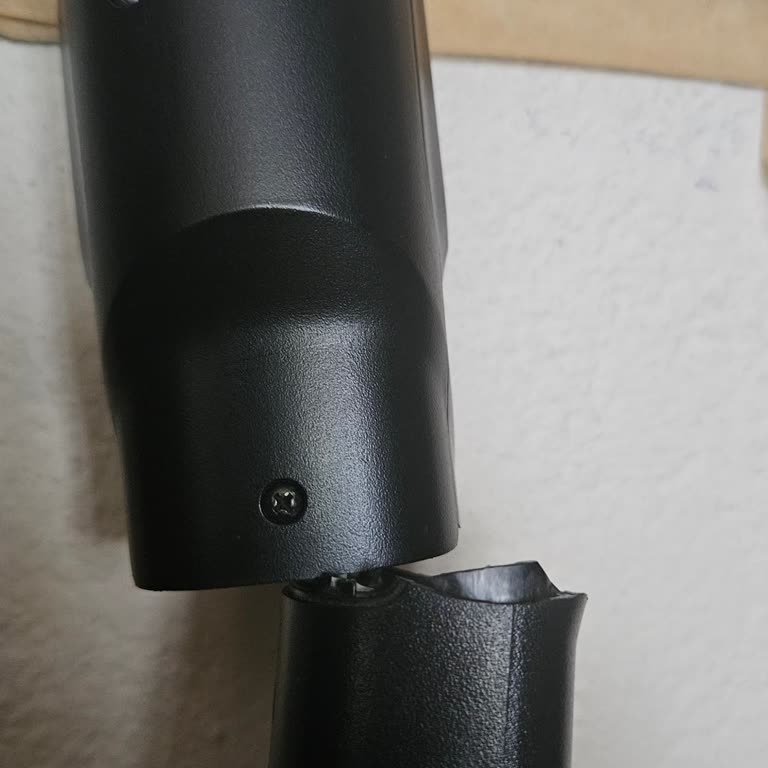 Philips Ev Aletleri XC7043 Dikey Süpürgede Tasarım Hatası Var!