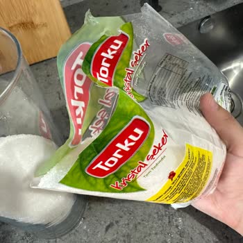 Torku Toz Şekerin İçinden Çıkan Cam Parçası