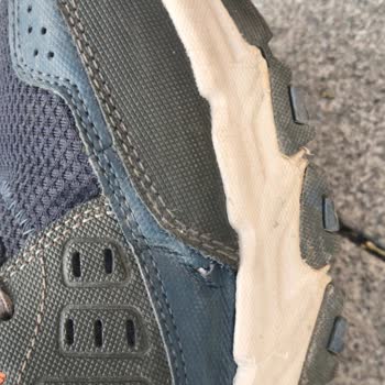 Skechers Marka Ayakkabımda Üretim Hatası Kaynaklı Yırtılma