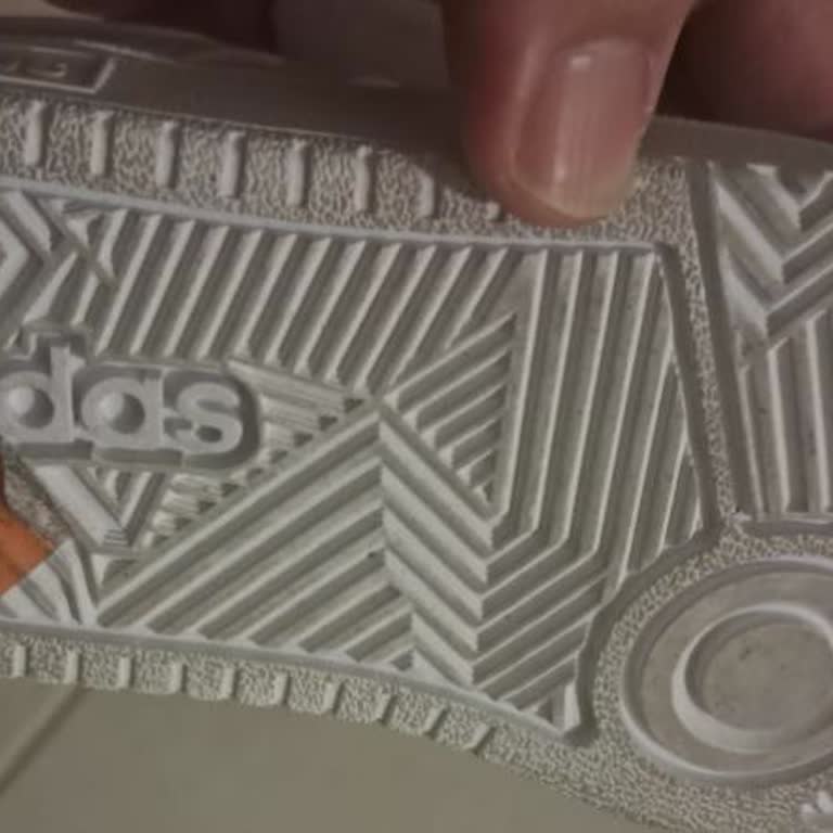 Проблема с липучками на детских кроссовках Adidas - магазин отказывается обменять