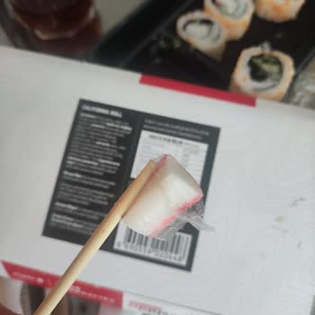 Dardanel Sushida'dan Aldığım Sushinin İçinden Streç Çıktı