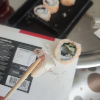 Dardanel Sushida'dan Aldığım Sushinin İçinden Streç Çıktı