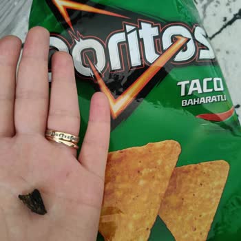 Doritos Cipsin İçinden Siyah Bir Şey Çıktı