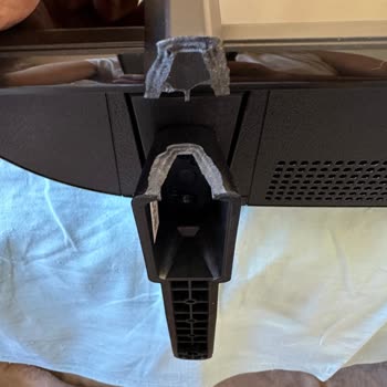 My Vestel 43-Inch LED TV Fell and Broke Due to Defective Stand