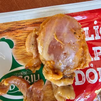 BİM'den Alınan Piliç Yaprak Döner Çiğ Çıktı