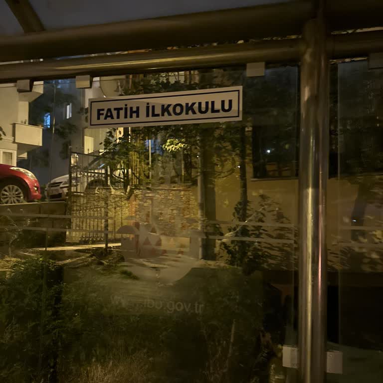 İBB - İstanbul Büyükşehir Belediyesi 131YS Otobüs Şoförünün Durağı Keyfi Pas Geçmesi
