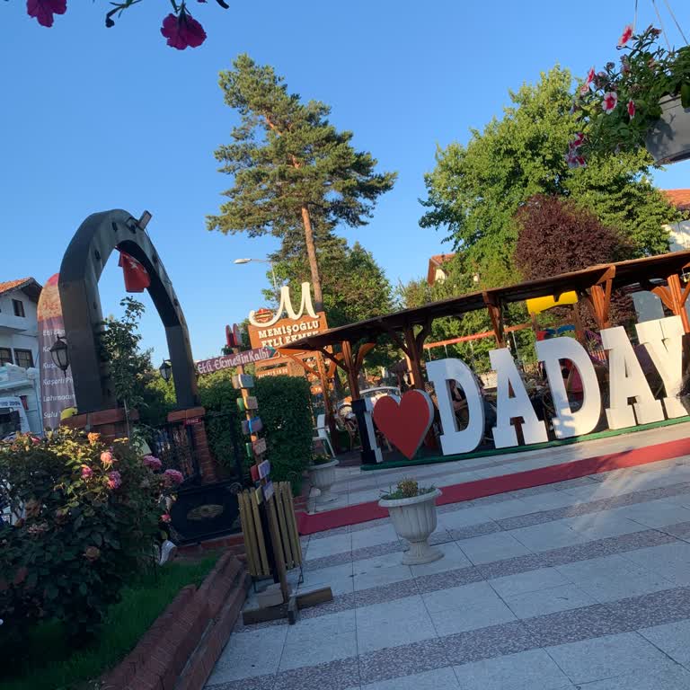 Memişoğlu Etli Ekmek 2 Saatte 4 Yarım Porsiyon Etli Ekmek Gelememesi. Aşırı Yavaşlar.