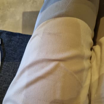 Arabica Coffee House Masaların Boyanması Ve Bir Uyarı Asılmayıp Kıyafetimin Mahvolması