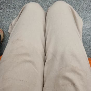 Arabica Coffee House Masaların Boyanması Ve Bir Uyarı Asılmayıp Kıyafetimin Mahvolması