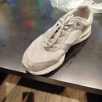 Ürünün Arkasında Durmayan Skechers