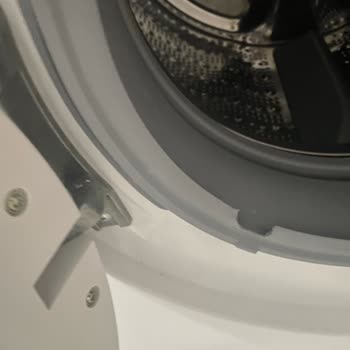 Bosch Çamaşır Makinesi Kapak Lastiğinin Kendiliğinden Kopması