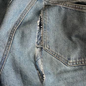 Mavi Yırtılmış Kot Pantolonun Yıkanarak Getirilmesi Gerekçesi?