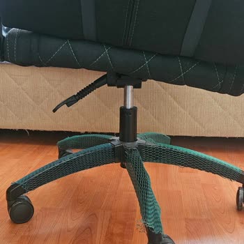 Ofisel Xprime Koltuk Kendi Kendine Yamuluyor