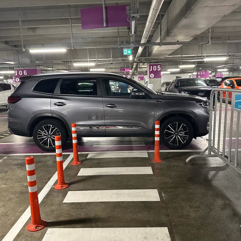 Emniyet Genel Müdürlüğü İstanbul Havalimanı Yaya Kaldırımına Parkeden Araç
