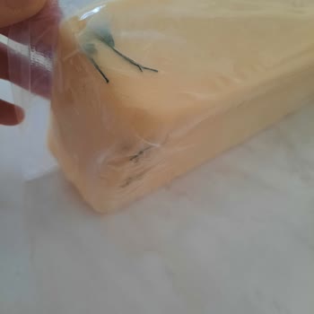 Sek Süt Marka Tost Peynirinin İçinde Bir Şeyler Var