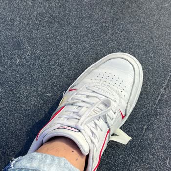 Lacoste Ürün Defolu Gibi Duruyor