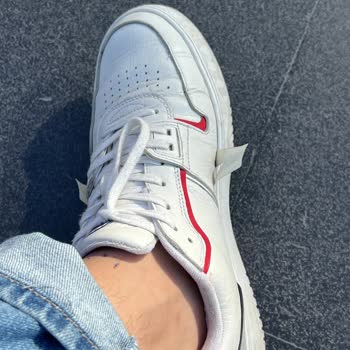 Lacoste Ürün Defolu Gibi Duruyor