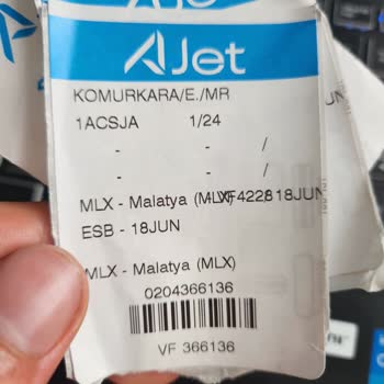 A Jet Gecikmeli Uçuş Yüklenmemiş Ve Zarar Görmüş Valizler