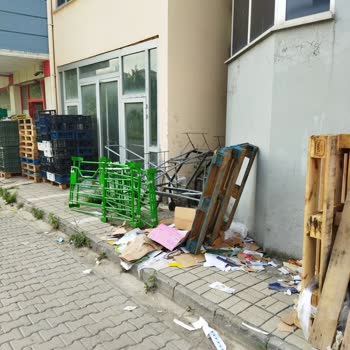 Şok Marketler Geri Dönüşüm İle Etrafta Zarar Verme
