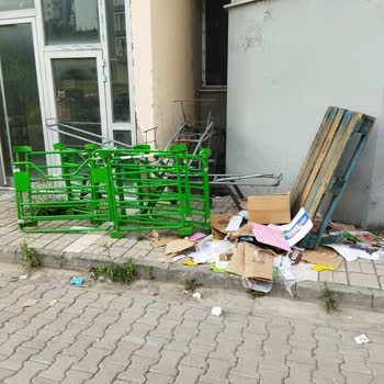 Şok Marketler Geri Dönüşüm İle Etrafta Zarar Verme