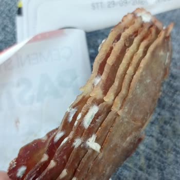 Şahin Sucukları Küflenmiş Ürün Satıyorlar