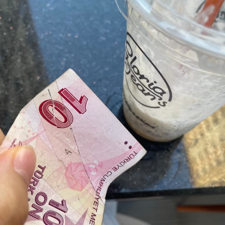 Gloria Jean's Coffees Başakşehir Şubesi'nde Eksik Para Verilmesi Sorunu