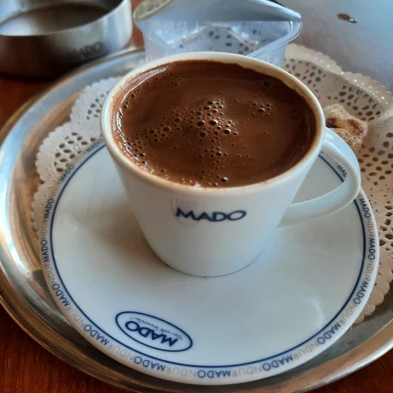 Mado Viaport Şubesi Garsonlar Ve Müşteri İletişimi