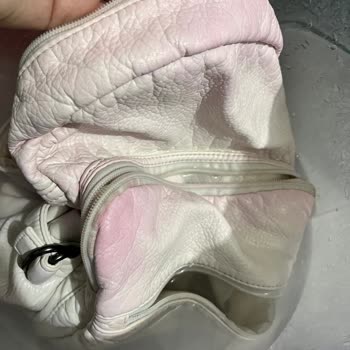 Mavi Beyaz Deri Çantam Pembe Oldu