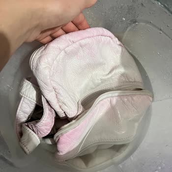 Mavi Beyaz Deri Çantam Pembe Oldu