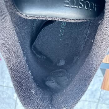 Lacoste;ürünlerinin Arkasında Dur. Benim Gibi Tüketicini Üzme