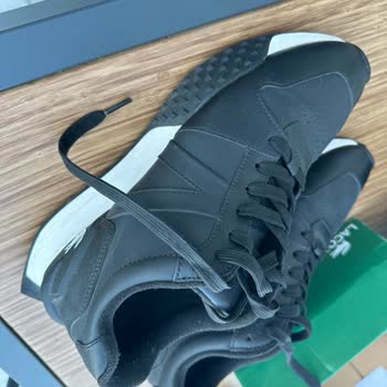 Lacoste;ürünlerinin Arkasında Dur. Benim Gibi Tüketicini Üzme