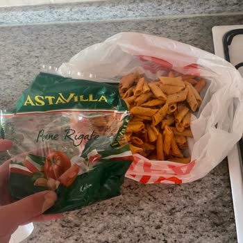 Migros'tan Alınan Pastavilla Marka Makarna Böceklenmiş.