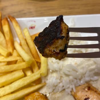 Bursa Kebap Evi Bolu High Way AVM'de Hayal Kırıklığı: Yanmış Tavuk Ve Sulu Çorba