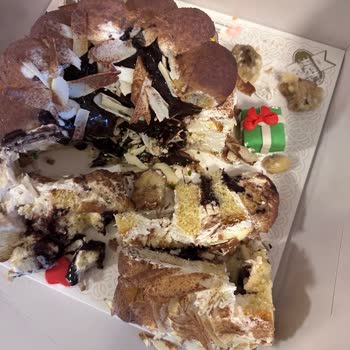 Pelit Pastanesi, Eksi Ve Bozuk Pasta Gönderdi