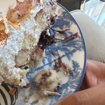 Pelit Pastanesi, Eksi Ve Bozuk Pasta Gönderdi