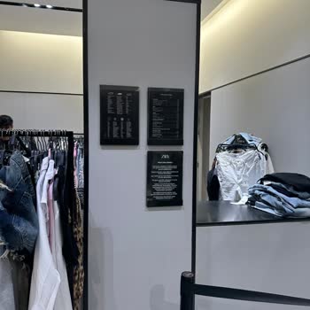 Ankara Metromall Zara Mağazasında Kabin Önü Alanı Haremlik Selamlık