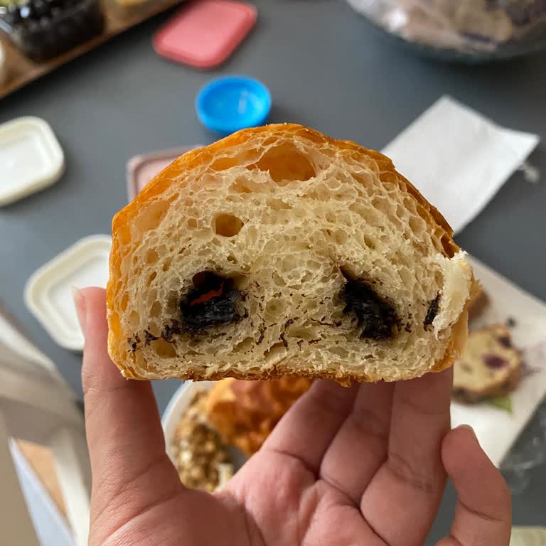 Koleti Fırın Kruvasan Diye Poğaça Sarılıyor