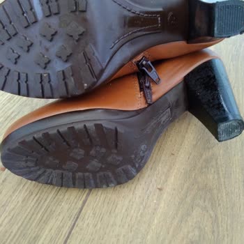 Derimod Ürünlerinde Derinin Doyularak Dökülmesi