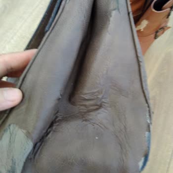 Derimod Ürünlerinde Derinin Doyularak Dökülmesi