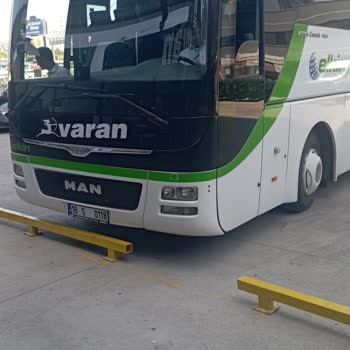 Varan Seyahat 13.20 İzmir Arabası Çakma Varan Çıktı
