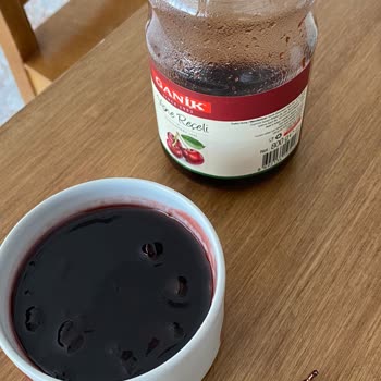 Ganik Vişne Reçelinden Kocaman Sap Çıktı