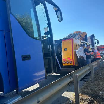 Metro Turizm Otobüsün Motoru Hareket Halinde Yandı