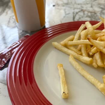 McDonald's Da Patateslerle Pişmiş Sinek