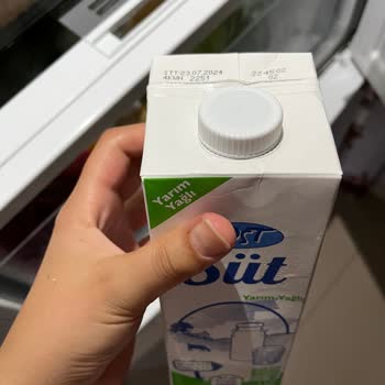 BİM Dost Sütte Kaymak Tortu Ve Tadında Acılık