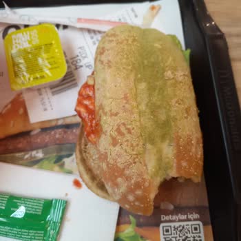 McDonald's Ekmek Tamamen Küf Olmuş