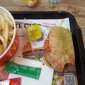 McDonald's Ekmek Tamamen Küf Olmuş